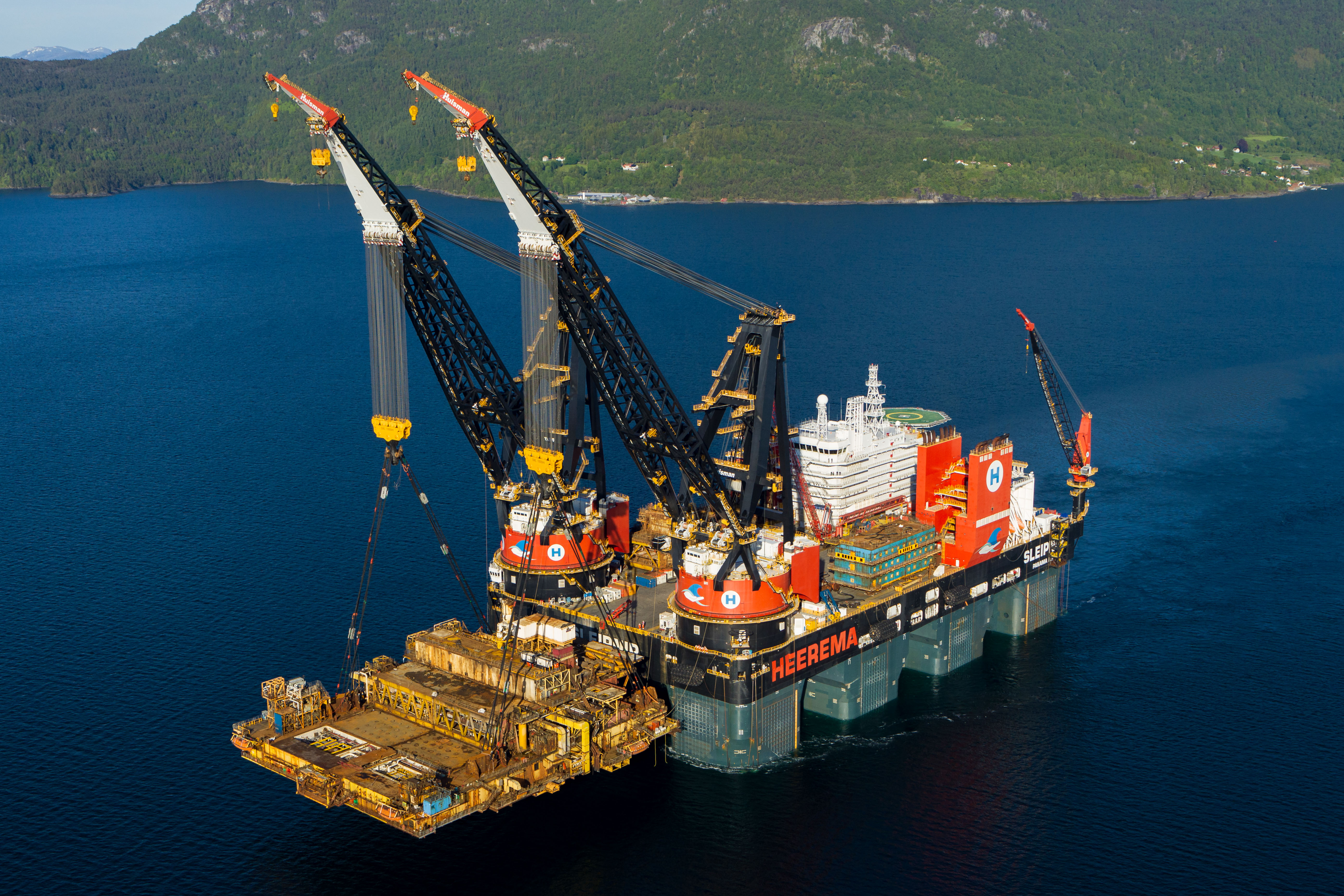 Topsides removal a significant milestone in decommissioning of 
